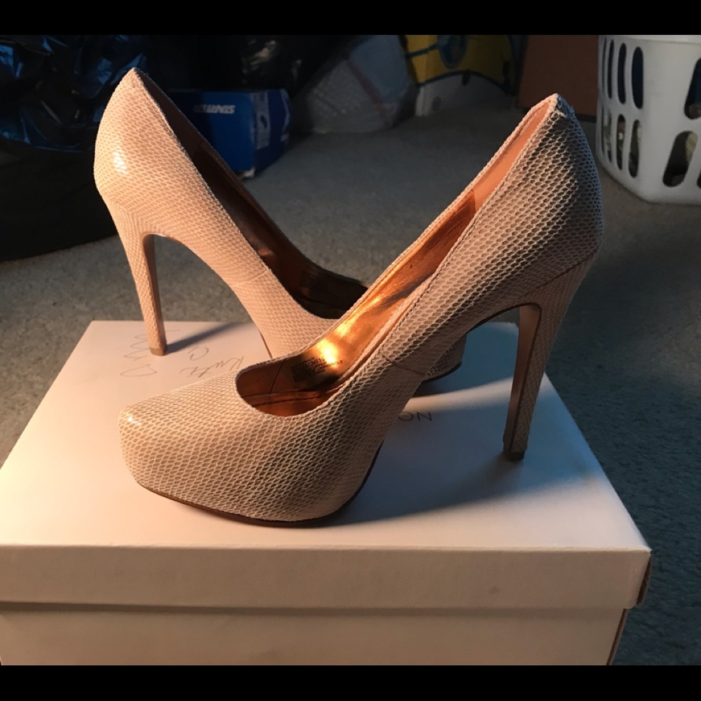 BCBG Parade hi heel